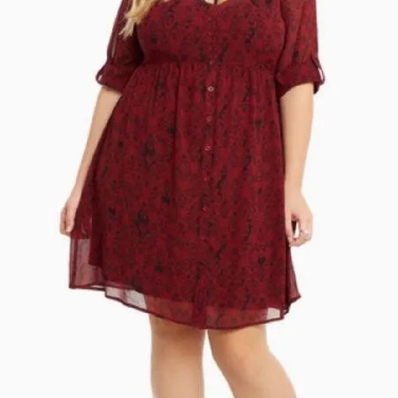 NWT Torrid Disney Villains Burgundy Chiffon Shirtdress Dress, size 4X - Picture 2 of 11
